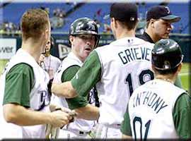 �T���i���z�[��������ł��A�i�C���Ɍ}������t���n�e�B�B