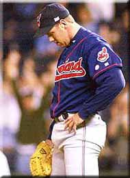 �Q�O�O�Q�N�̓����W���[�Y�̃��j�t�H�[���𒅂邱�ƂɂȂ����B