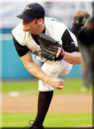 �}�[�����Y�̃G�[�X�𖱂߂�f���v�X�^�[�B