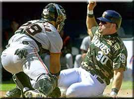 �p�h���X�̂��̃��j�t�H�[���͉����I�H