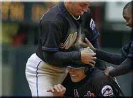 �j���[���[�J�[�����сA�V���̈�ŁB