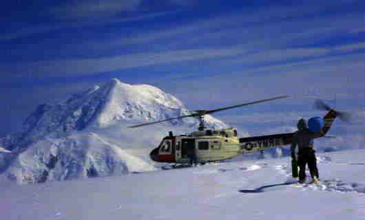 �A�[�~�[�̃w��