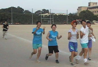 �}���\��