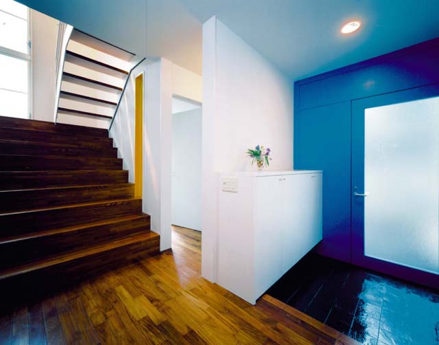 ���փz�[���ƊK�i�B�܂��͂P�K���炲�ē����܂��傤