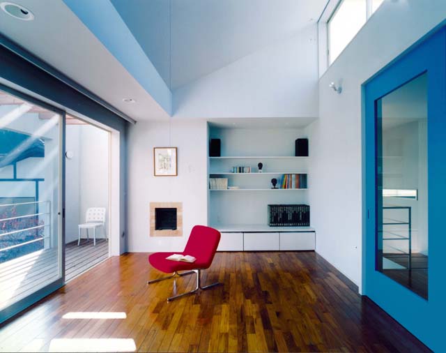 ���r���O���[���B���ʍ��ɃJ���C���g�F