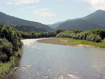鹿角を流れる米代川