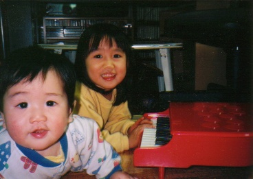 toy piano and Ma_ho and Tomomichi / トイピアノ と なかよし 姉弟