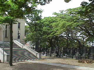 境内には墓石が・・・(当たり前)