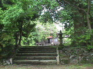 結構広い境内・・・その先に