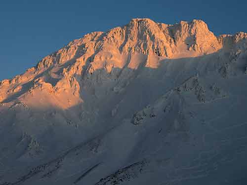 残照に染まる上ホロ