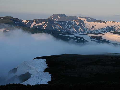 白雲小屋からトムラを望む
