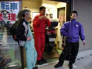 ���{�В��i���j�́u�Q���������������ǁA�J�ŋC�����Ⴂ�Ƒ̒����S�z��........�v�Ɠy�d��ŎQ�������~�߂��B�ƂĂ��c�O�����Ă���