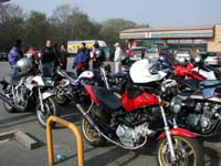 �q4�y�V4���o�C�p�X�z�ł̐����Ȃ��R���r�j�B���ԏ�͍L��