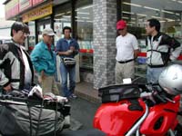 ���Ȃ��͏����̂œ��A��I��ŋx�e���Ă��郁���o�[�B