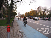自転車専用道が整備されている。 