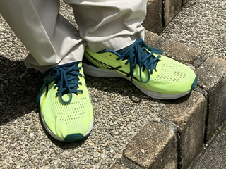 靴ひもを購入時に戻して普段履きへ