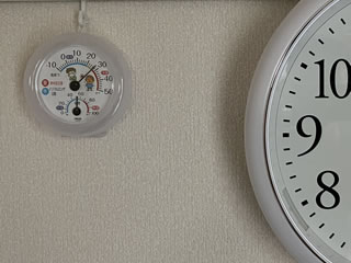 温湿度計を横に設置しました