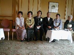 $B?7O:?F@L$=$N#3(B