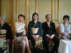 $B?7O:?F@L$=$N#4(B