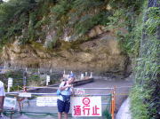 �ʍs�~�߂Ŕ߂��݂ɂ����l������