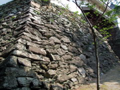 �a�̎R��̐Ί_