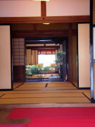 ����h�e�{�w�̒��̗l�q