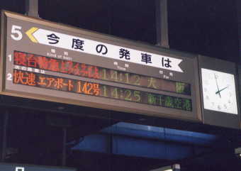 ����E�E