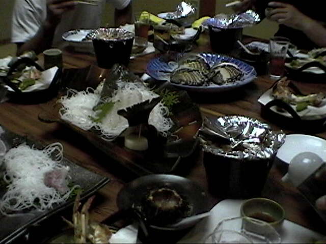 �H�ׂ���Ȃ��قǂ̐V�N�ȊC�̍K�Ńe�[�u���͈�t�I