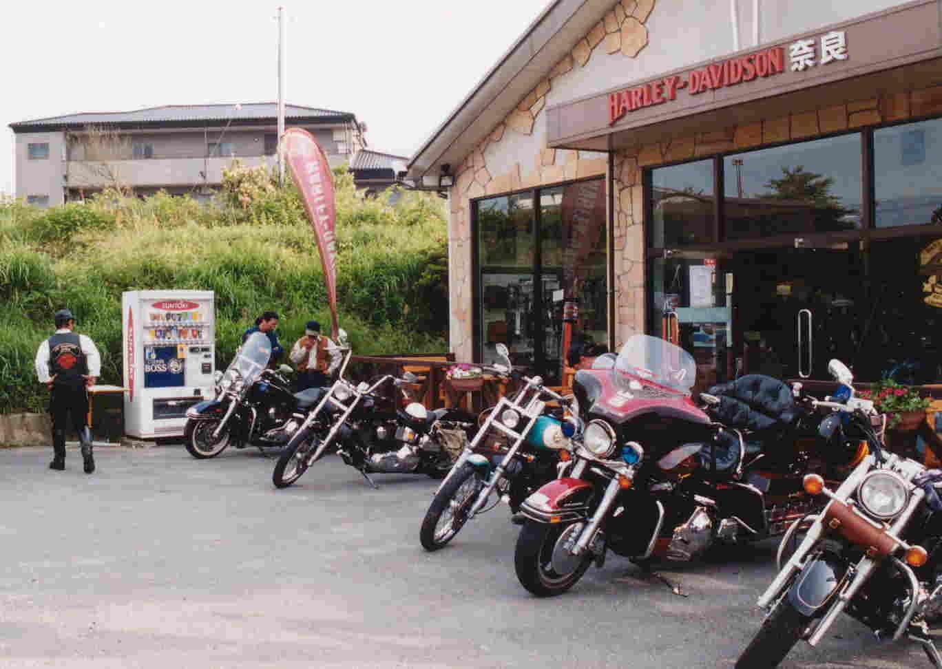 �j�̃n�[���[�_�r�b�h�\���ޗǓX��