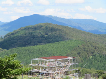 暁晴山⑧ 中坪峠から暁晴山を経て1054m峰へ - 兵庫の山々 山頂の岩石