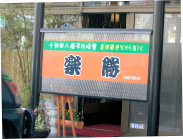 �y������