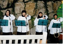 �A�J�y���R�[���X�O���[�v�G���Q���N���C�A�̃N���X�}�X�R���T�[�g�̎ʐ^